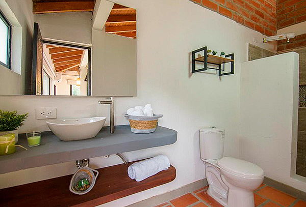 San Jerónimo Alojamiento para 2 + Desayuno + Piscina 