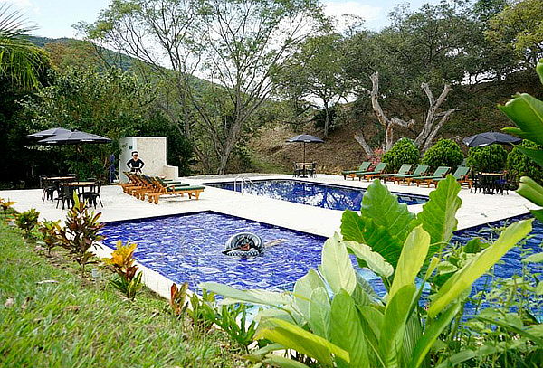 San Jerónimo Alojamiento para 2 + Desayuno + Piscina 