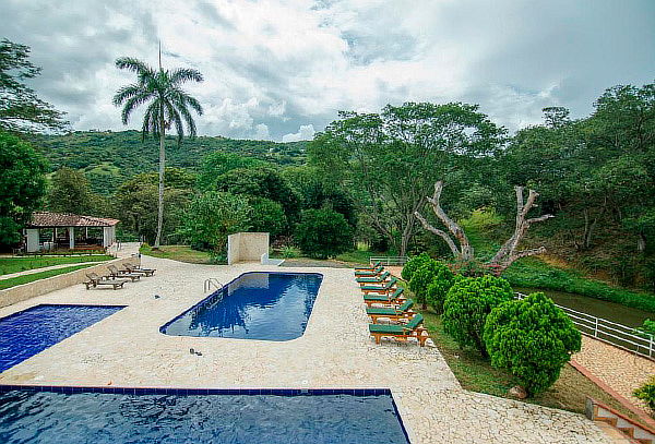 San Jerónimo Alojamiento para 2 + Desayuno + Piscina 