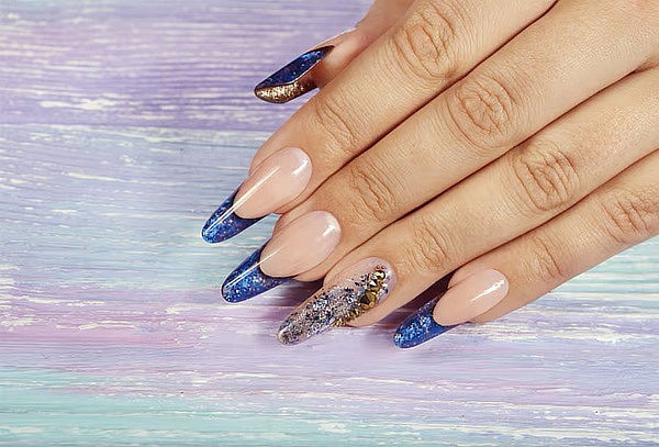 Uñas Acrilicas + Exfoliación en Manos + Depilación en Cejas