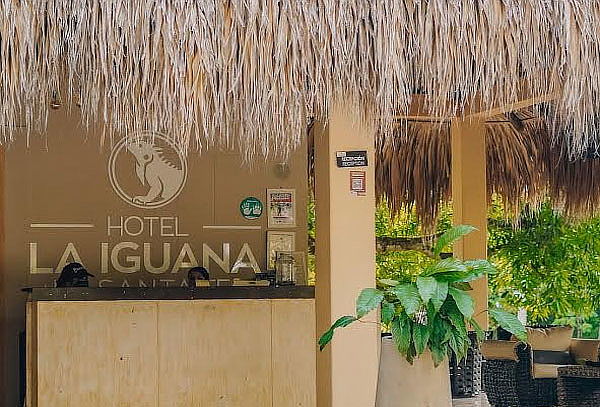 Hotel Iguana en Antioquia: Día de Sol para 2 + Almuerzo