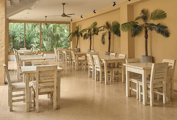 Hotel Iguana en Antioquia: Día de Sol para 2 + Almuerzo