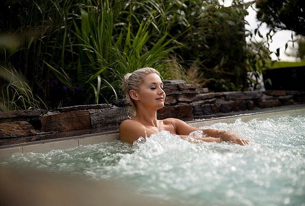 Jacuzzi + Masaje + Reiki + Limpieza y más...