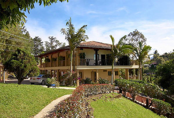 Guatapé Pasadía Campestre para 2 + Almuerzo + Piscina 