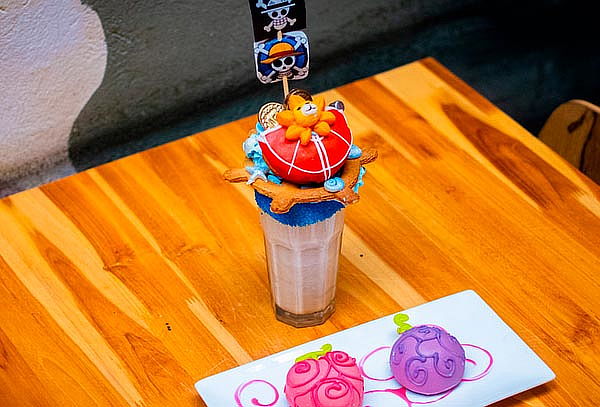 Postres Ichiraku: Malteada Itachi y Gomu-Ope