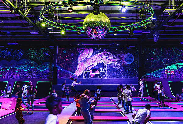 1 o 2 Horas de Salto + 6 Atracciones en Flying Squirrel