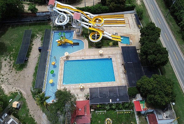 Noche para 2 todo incluido piscina,  jacuzzi , alimentación