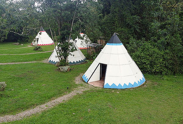 Noche para 4 Personas Alojamiento Tipi + Desayuno - La Mesa 
