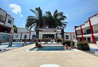 Alojamiento 2N para 2 con Desayuno + Piscina + Jacuzzi