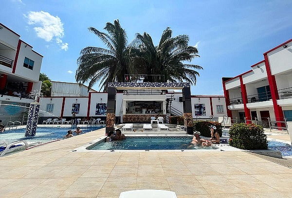 Alojamiento 2N para 2 con Desayuno + Piscina + Jacuzzi