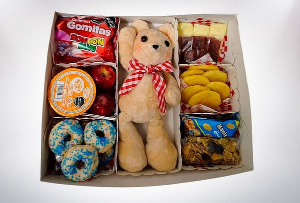 Caja Sorpresa con Oso Corbatín + Donitas + Mini Arepitas