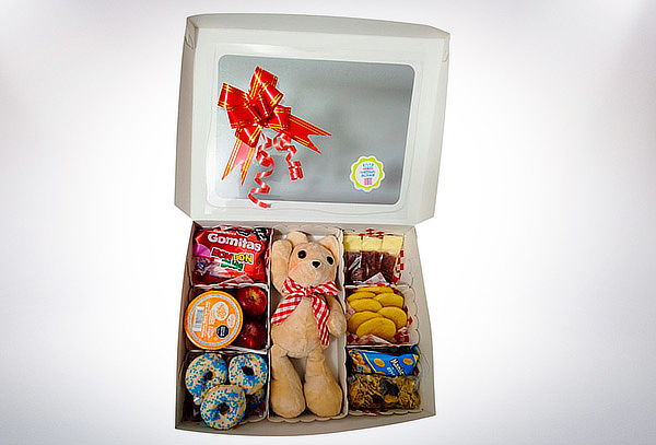 Caja Sorpresa con Oso Corbatín + Donitas + Mini Arepitas