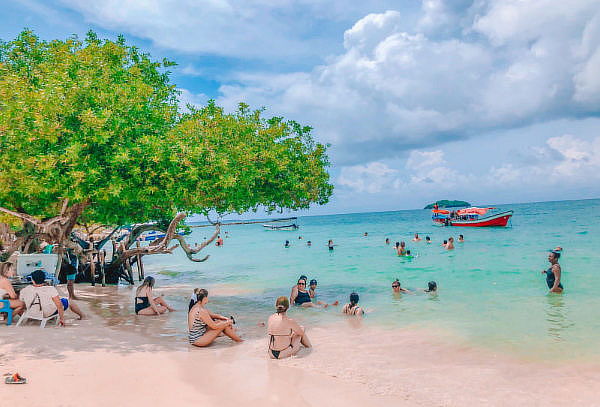 Tour 4 Islas en Bus a Barú y Lancha + Paradas en Agua Azul