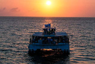 Tour en Catamarán Recorrido Panorámico + Barra Libre + DJ