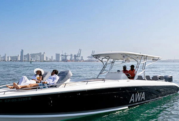 Tour Por Bahía en Yate con DJ por 2 Horas + Barra Libre