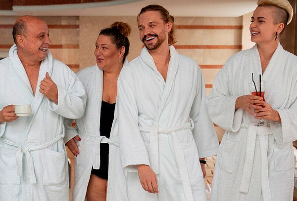 Spa Romántico en Pareja con Jacuzzi, Decoración con Pétalos