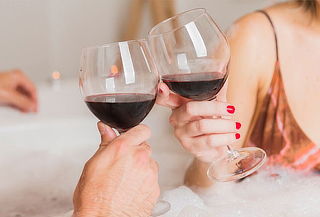 Spa en Pareja Marte y Venus con Jacuzzi, Copa de Vino