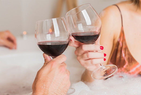 Spa en Pareja Marte y Venus con Jacuzzi, Copa de Vino