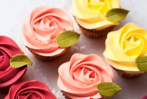 24 Cupcakes Grandes Decoración Rosetón Centro Líquido