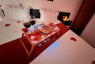 Noche Romántica en Apartamento + Tina + Mini Tabla de Queso