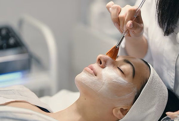 Limpieza Facial Completa con Alta Hidratación y Más