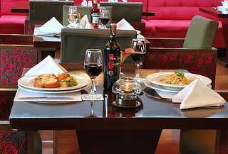 Almuerzo Día de las Madres: Entrada + Fuerte + Postre + Vino