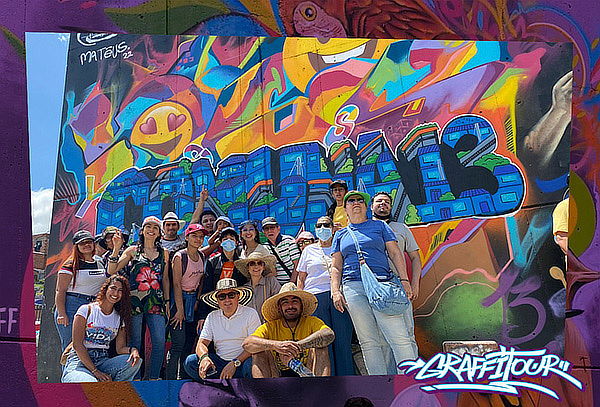 Recorrido Graffitour Comuna 13 + Clase Graffiti 