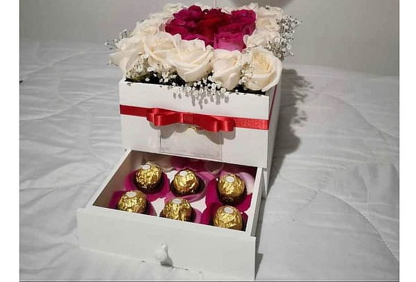 Bouquet Especial 24 Flores  + Chocolates  a Domicilio