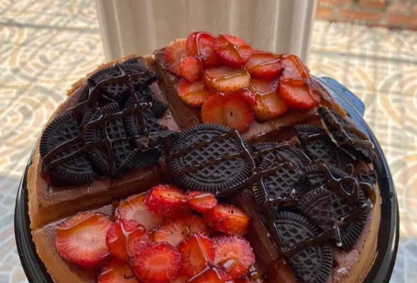 4 Waffles Medianos + Salsas + Frutas + Toppings a Elección