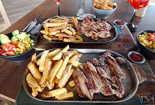 2 Bondiolas de Cerdo de 300gr, Asadas al Carbón