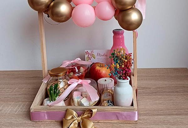 Bandeja Sorpresa de Madera con Globos + Chocolates 