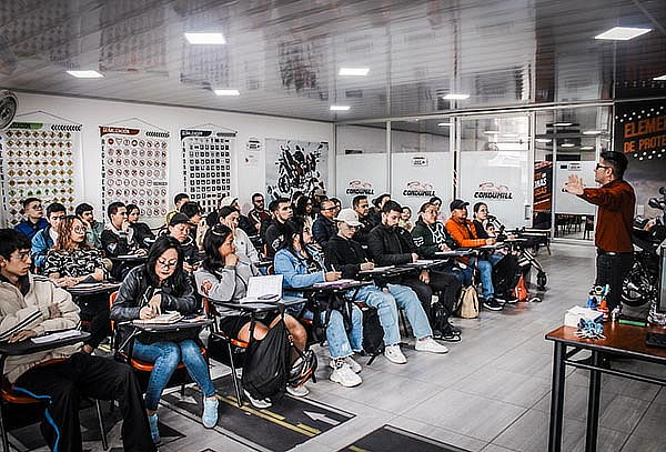 Curso de Conducción de Moto, Automóvil o Público + Examen 