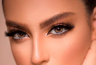 Extensión de Pestañas Tecnológicas + Hidratación Facial