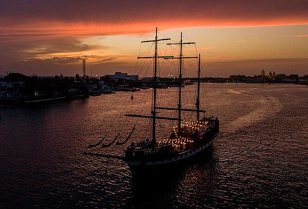 Cartagena, Recorrido por la Bahia en Barco Pirata