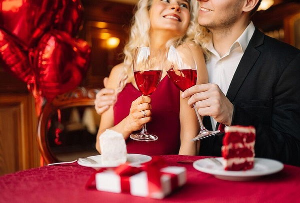 Cena de cumpleaños con torta + Vino + Decoración + Velas