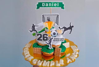 Torre de 20, 25 o 35 Mini Donas + Decoración + Tarjeta 