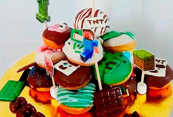Torre de 20, 25 o 35 Mini Donas + Decoración + Tarjeta 