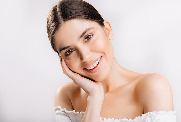 Facial Dermaplaning + Peeling y/ó Hidratación Facial