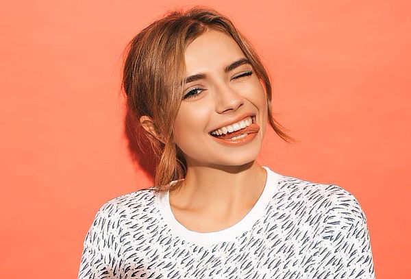 Diseño de sonrisa  6 bordes en resina + Profilaxis