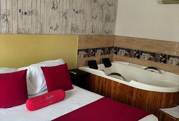 Escapada para 2 Suite + Jacuzzi + Almuerzo y más...