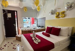 Escapada para 2 Suite + Jacuzzi + Almuerzo y más...