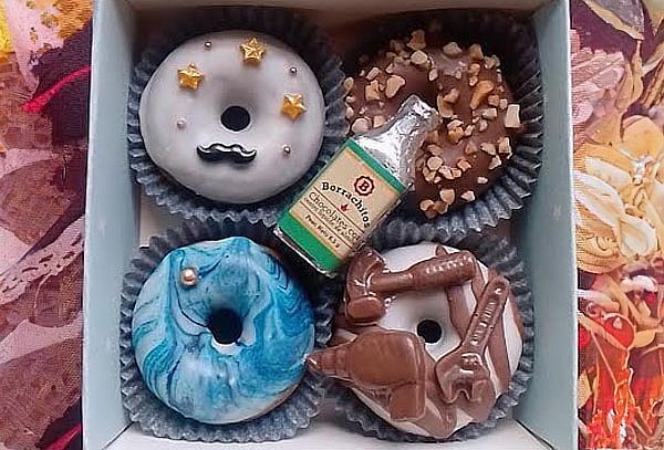 Caja Personalizada con 4 Mini Donas para Celebraciones