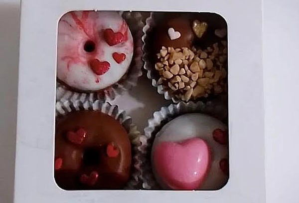 Caja Personalizada con 4 Mini Donas para Celebraciones