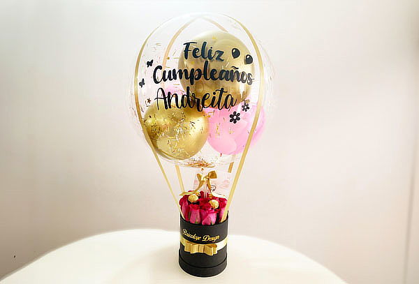 Caja de 12 Rosas de Color a Elección, con Globo Burbuja