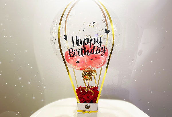 Caja de 12 Rosas de Color a Elección, con Globo Burbuja