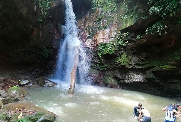 Caminata Ecológica en Melgar, Cascada La Gruta