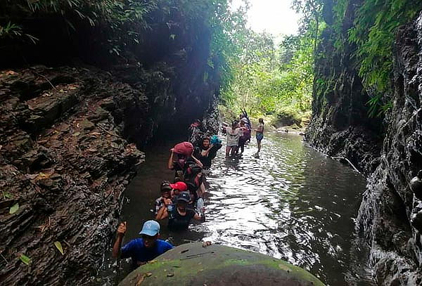 Caminata Ecológica en Melgar, Cascada La Gruta