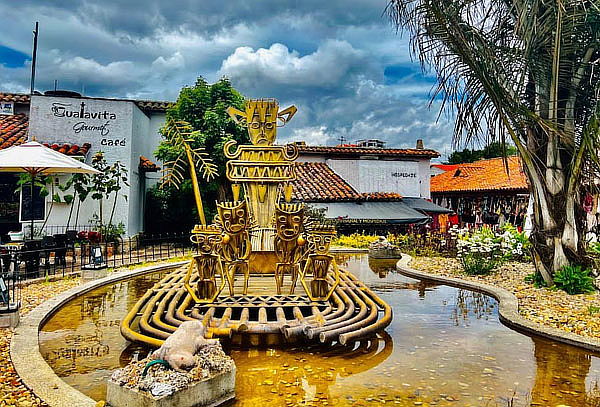Aventura en Guatavita con Tobogán Arcoíris + Casa Loca