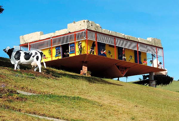 Guatavita + Casa al Revés, Guasca + Granja al Revés 