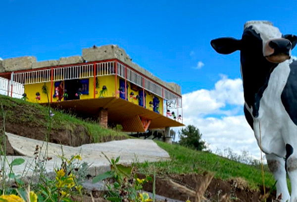 Guatavita + Casa al Revés, Guasca + Granja al Revés 